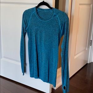 Lululemon swiftly tech long sleeve, size 6